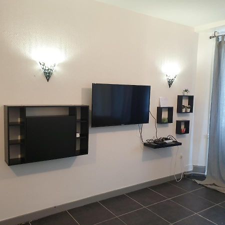 Appartement T2 Courte Duree Coup De Coeur Toute A 5 Minutes Saint-Etienne  Kültér fotó